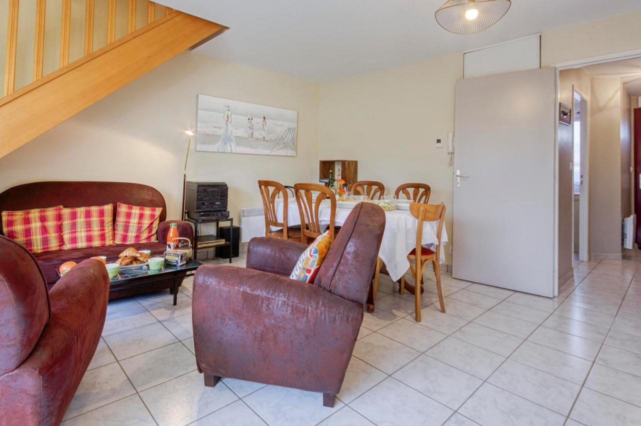 Maison Charles - A 800 M Holiday home